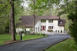 STAR ROAD-GUARDTM - это специальное покрытие, предназначенное для защиты и герметизации асфальта , который пришел в негодность за годы эксплуатации.